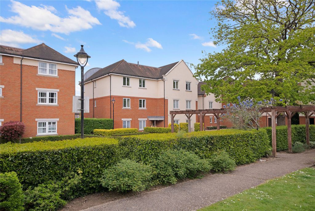 2 bed flat for saleHill View, Dorking, Surrey RH4