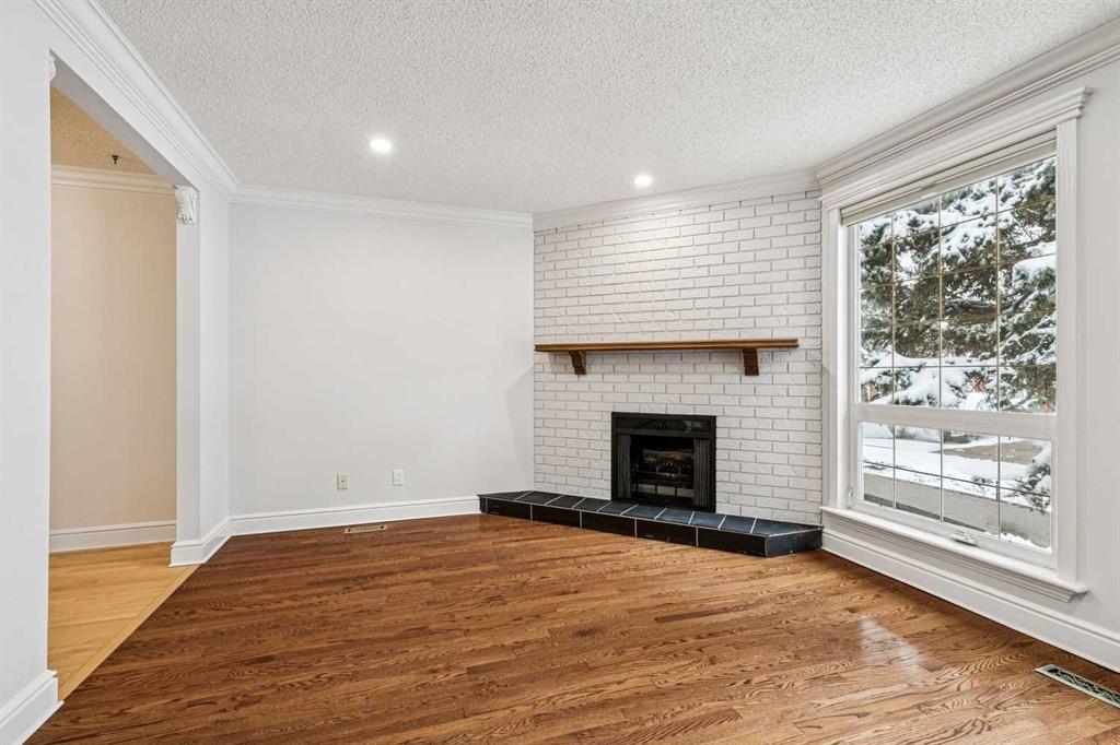 Additional image 4 of 131 Woodglen Way SW, Calgary, AB, T2W4L9