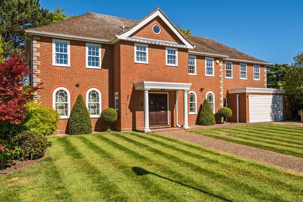 5 bed detached house for saleEastmead Close, Bromley BR1