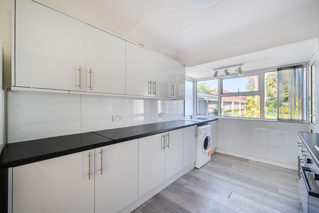 Additional image 5 of 2 bed bungalow for salePenrose Avenue, Watford, Hertfordshire WD19