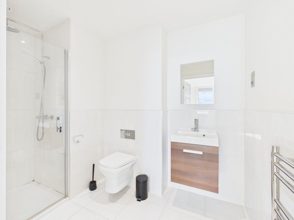 Additional image 5 of 2 bed flat for saleRegent Place, 75 Sycamore Road, Amersham, Buckinghamshire HP6