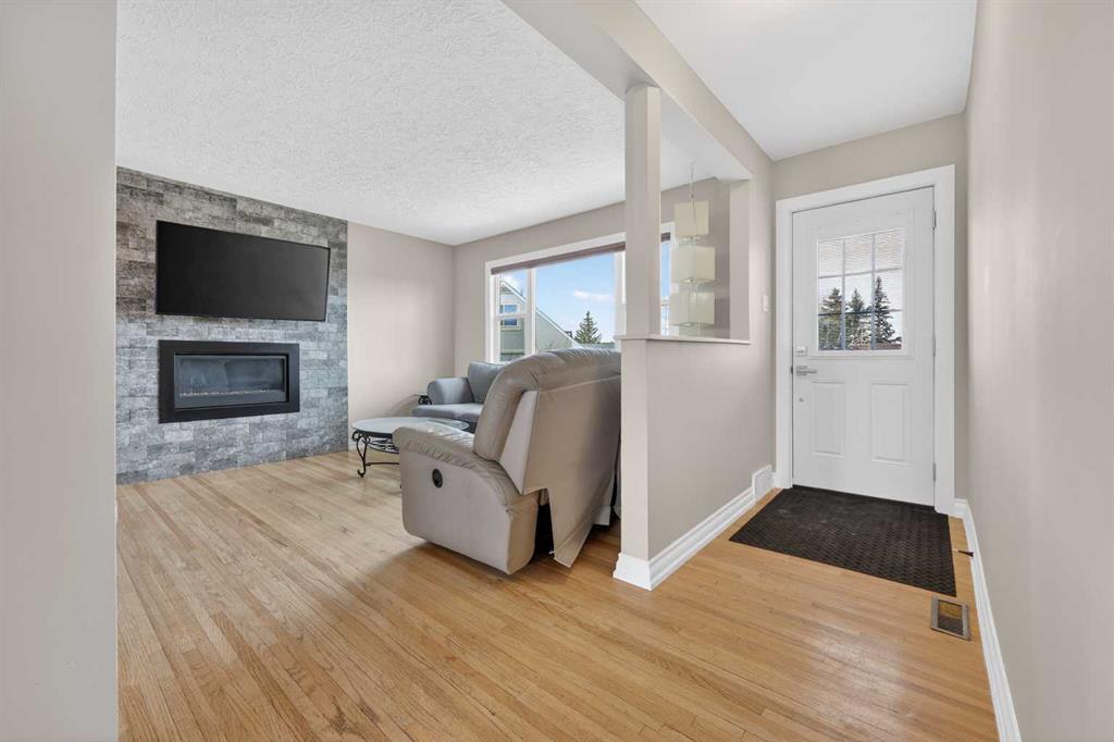 Additional image 5 of 211 1 Avenue SE, Langdon, AB, T0J 1X1