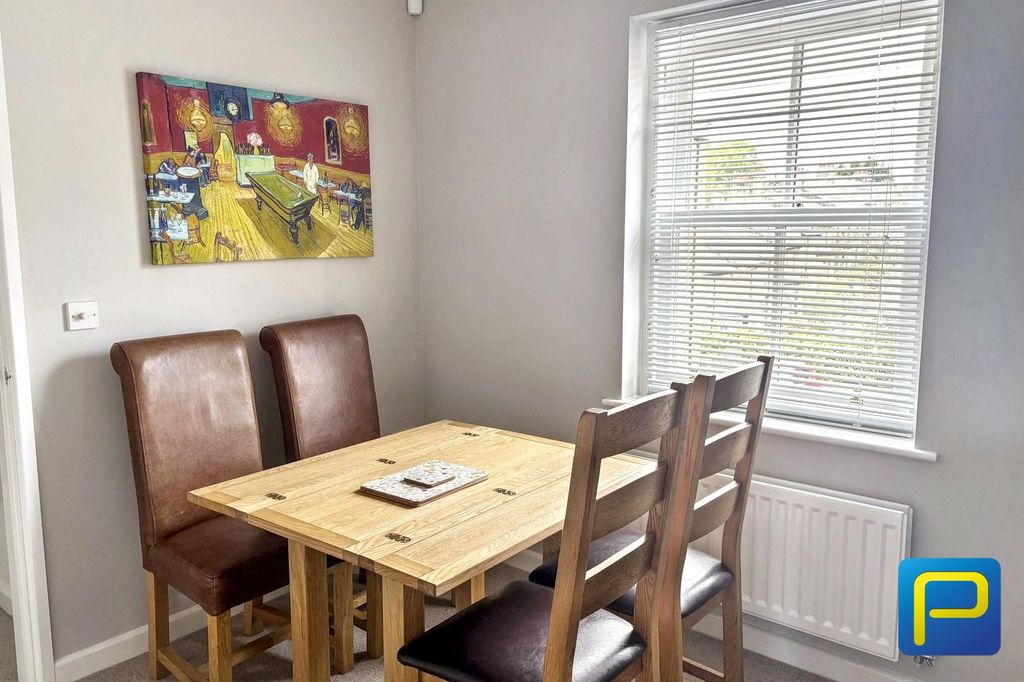 2 bed flat for salePark View, Alnwick NE66 photo 4