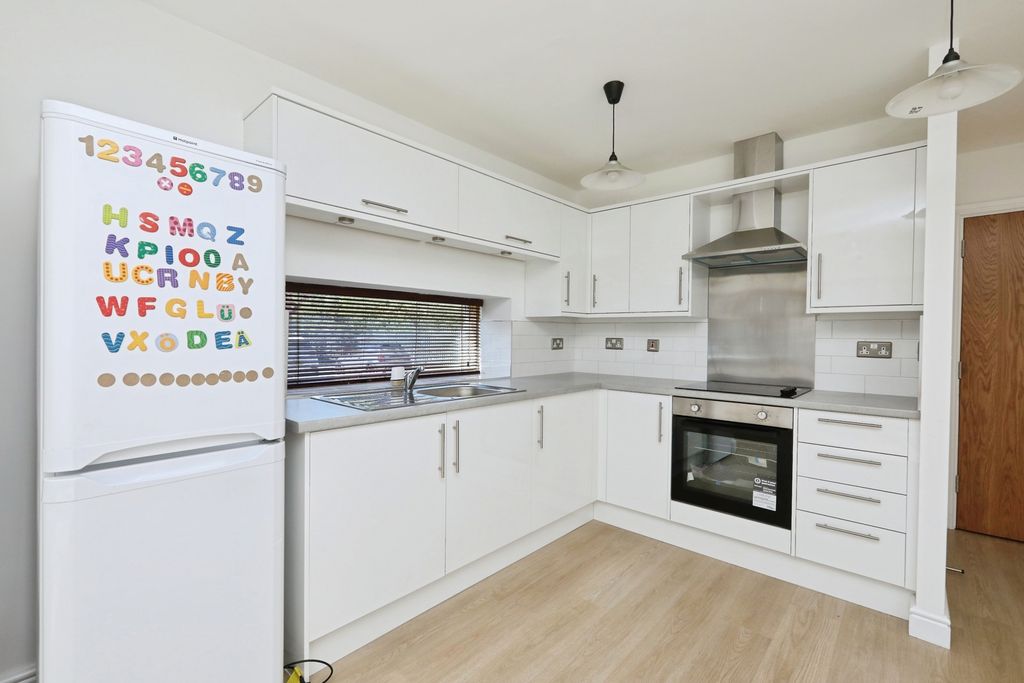 Additional image 9 of 1 bed flat for saleCamlough Walk, Chesterfield, Derbyshire S41