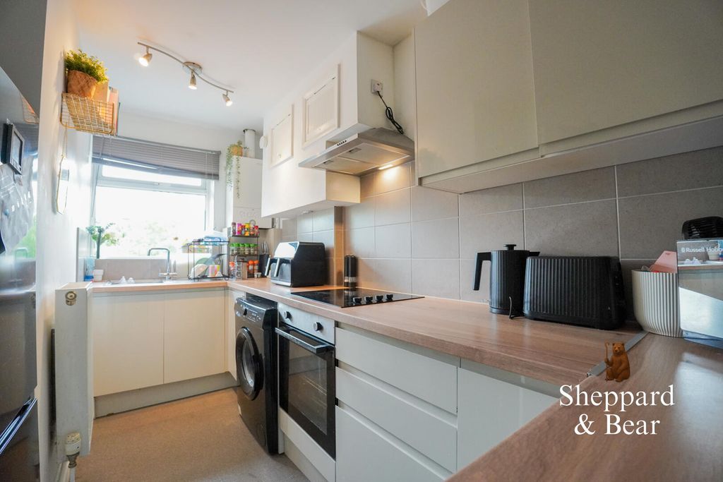 Additional image 2 of 2 bed flat for saleClarendon Road, Penylan, Cardiff CF23