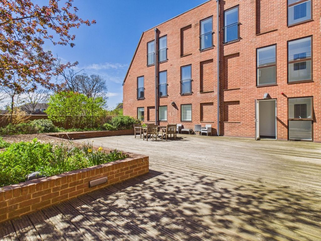 Additional image 9 of 2 bed flat for saleRegent Place, 75 Sycamore Road, Amersham, Buckinghamshire HP6