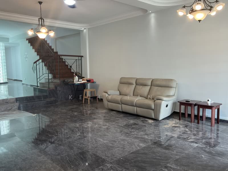 Terrace house within mins walk to MRT