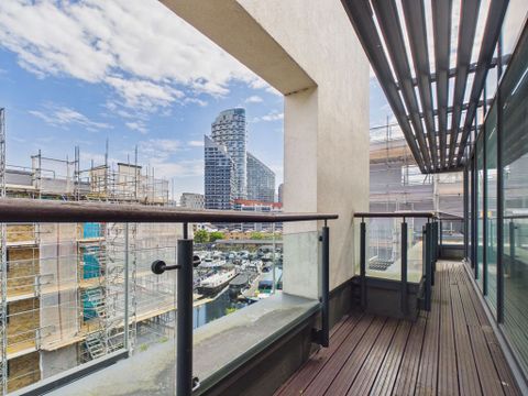 Boardwalk Place, London E14