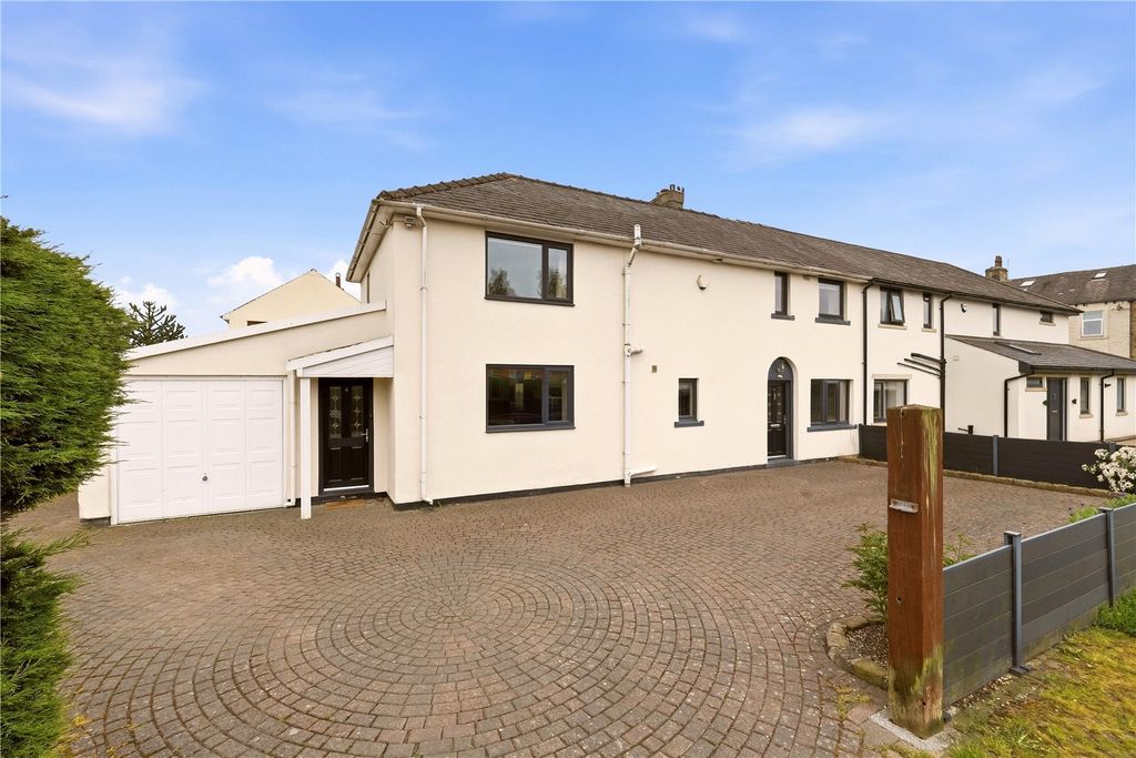 5 bed semi-detached house for saleWestfield Road, Barnoldswick, Lancashire BB18