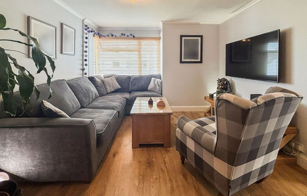 Additional image 3 of 1 bed flat for sale12 Marett Court, Havre Des Pas, St Helier JE2