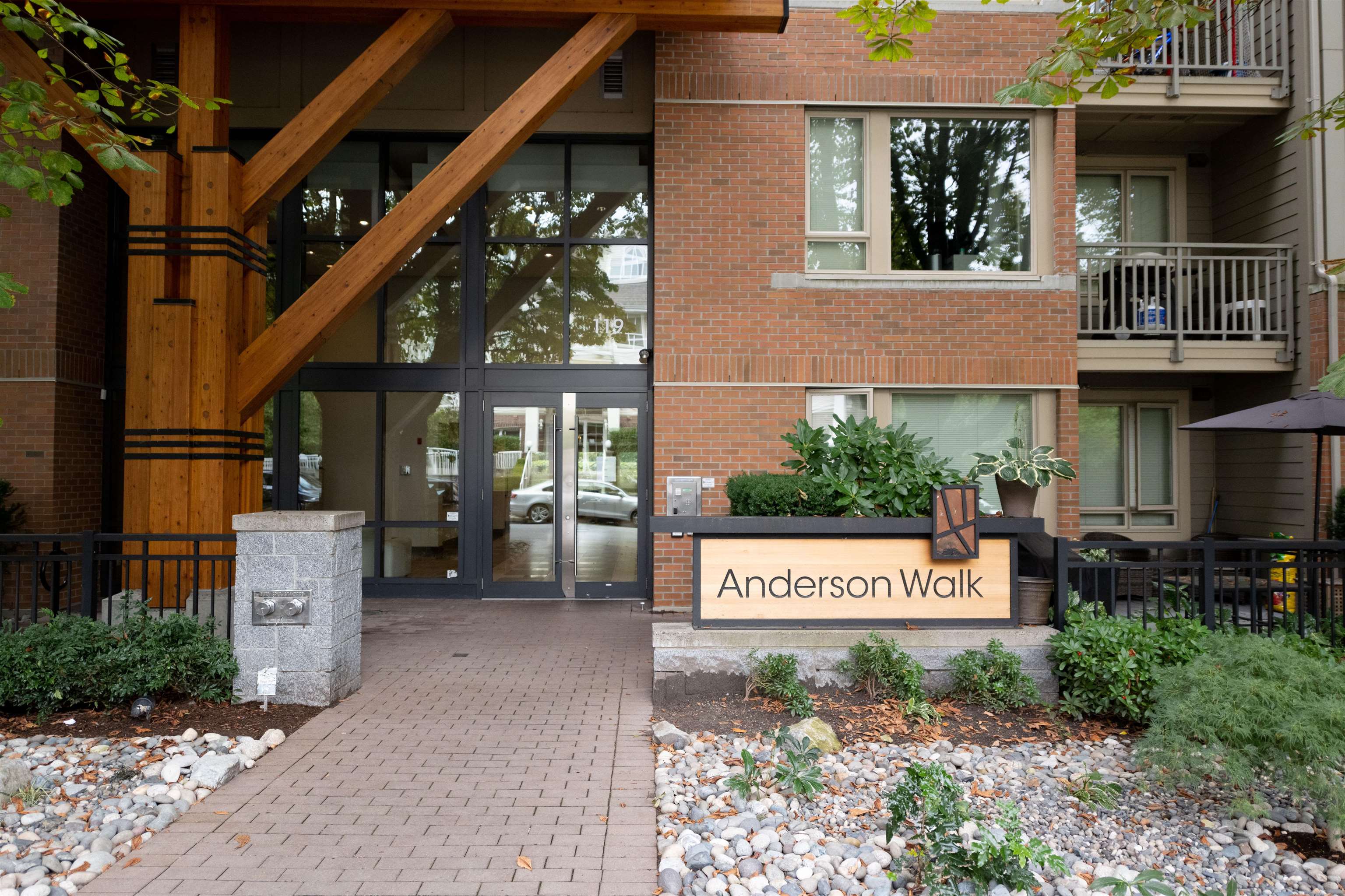 Additional image 4 of 515-119 22nd Street W, North Vancouver, BC, V7M 0B4