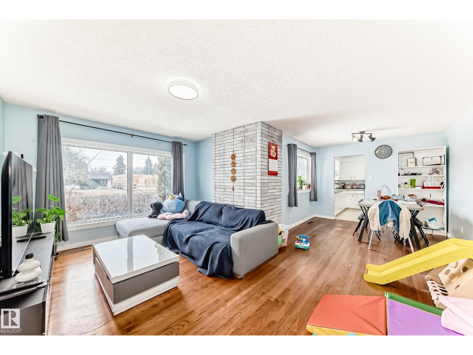 Additional image 4 of 10928 149 Street NW, Edmonton, AB, T5P1M6