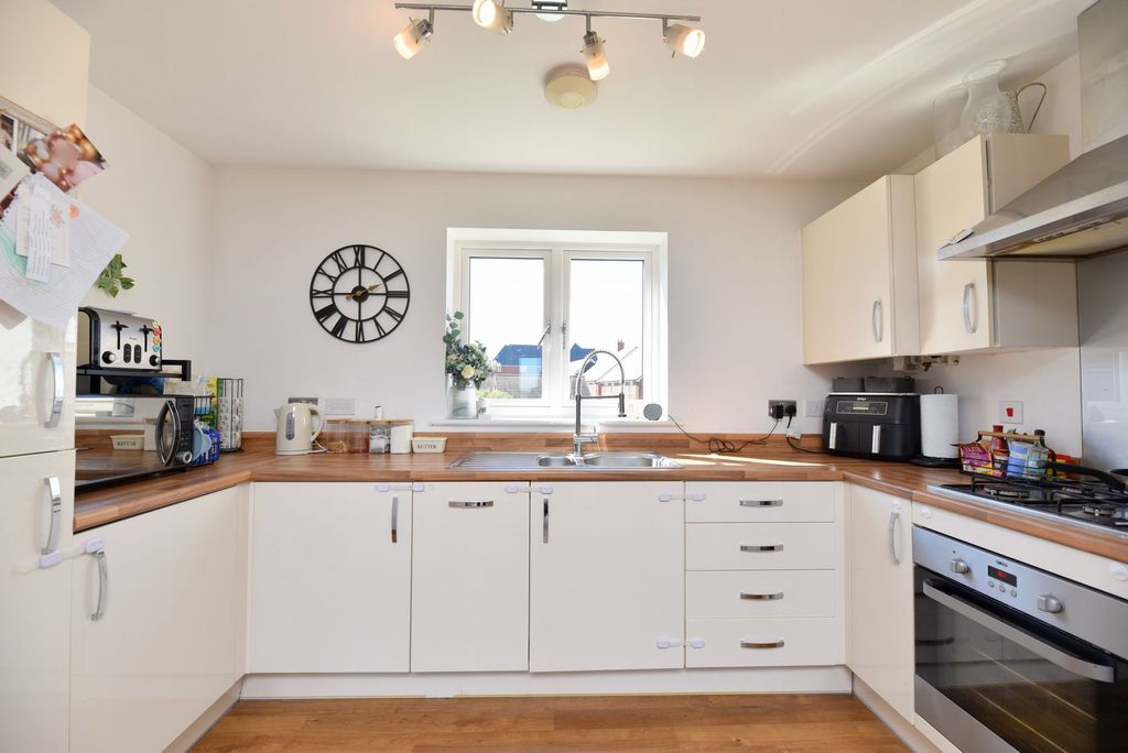 Additional image 6 of 2 bed flat for saleVenus Avenue, Biggleswade SG18