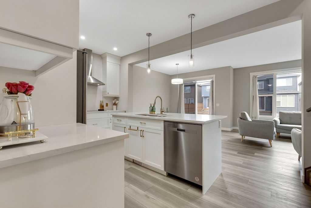 Additional image 2 of 216 Creekstone Row SW, Calgary, AB, T2X4Y5
