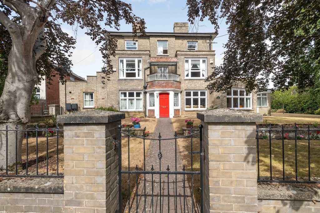6 bed semi-detached house for saleLower Olland Street, Bungay NR35