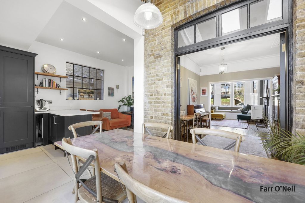 Additional image 18 of 4 bed semi-detached house for saleRussell Road, Buckhurst Hill IG9