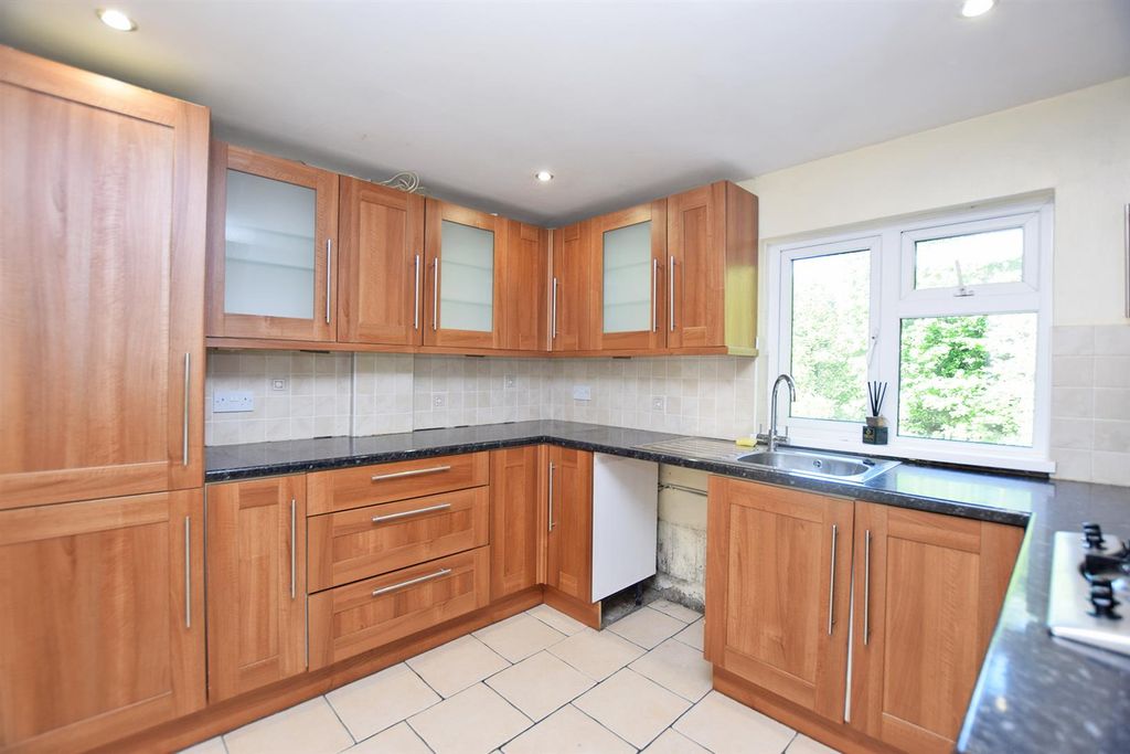 Additional image 2 of 2 bed flat for saleGoad Avenue, Chatham ME5