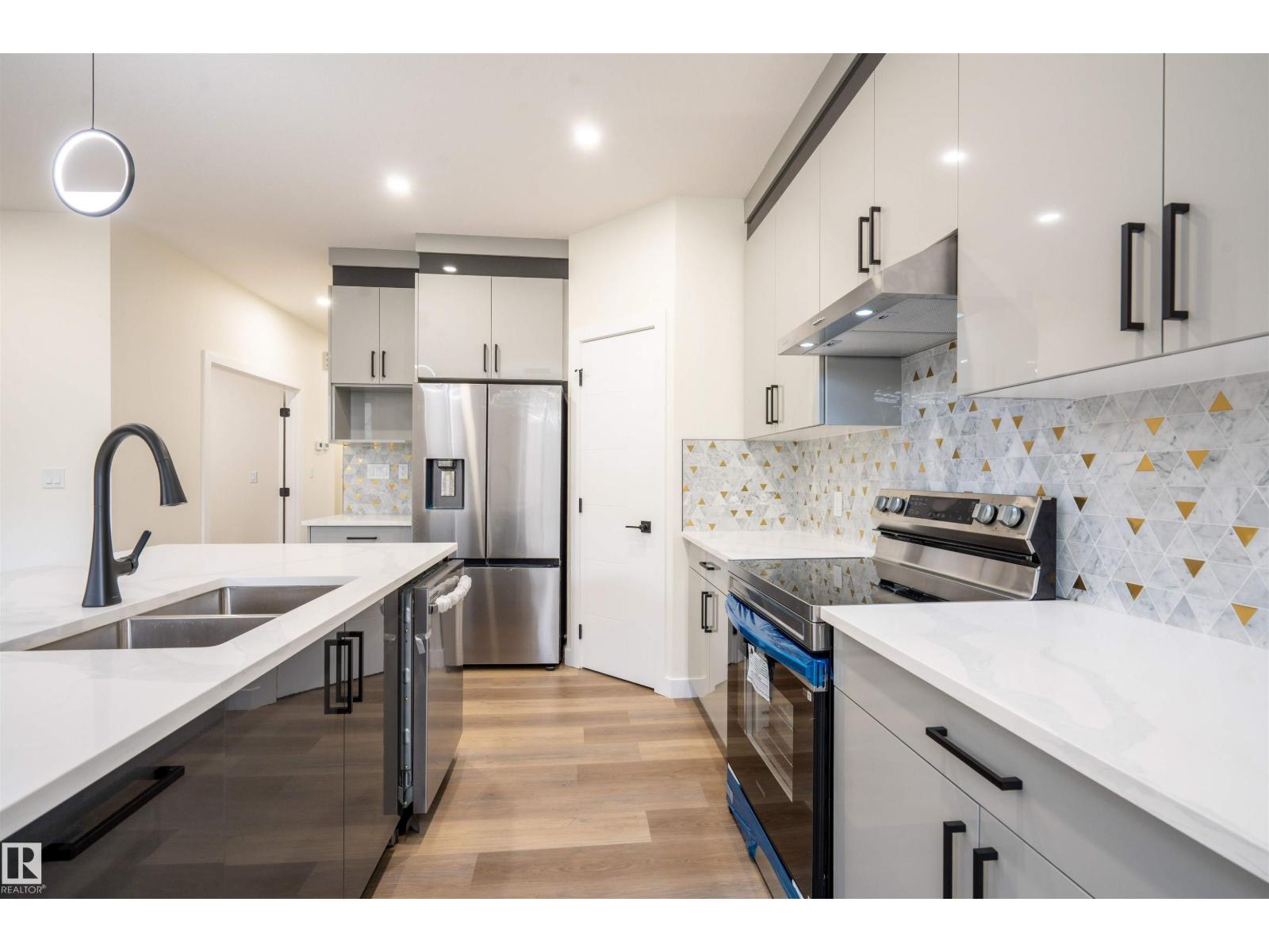 5720 176 Avenue NW, Edmonton, AB, T5Y0K8