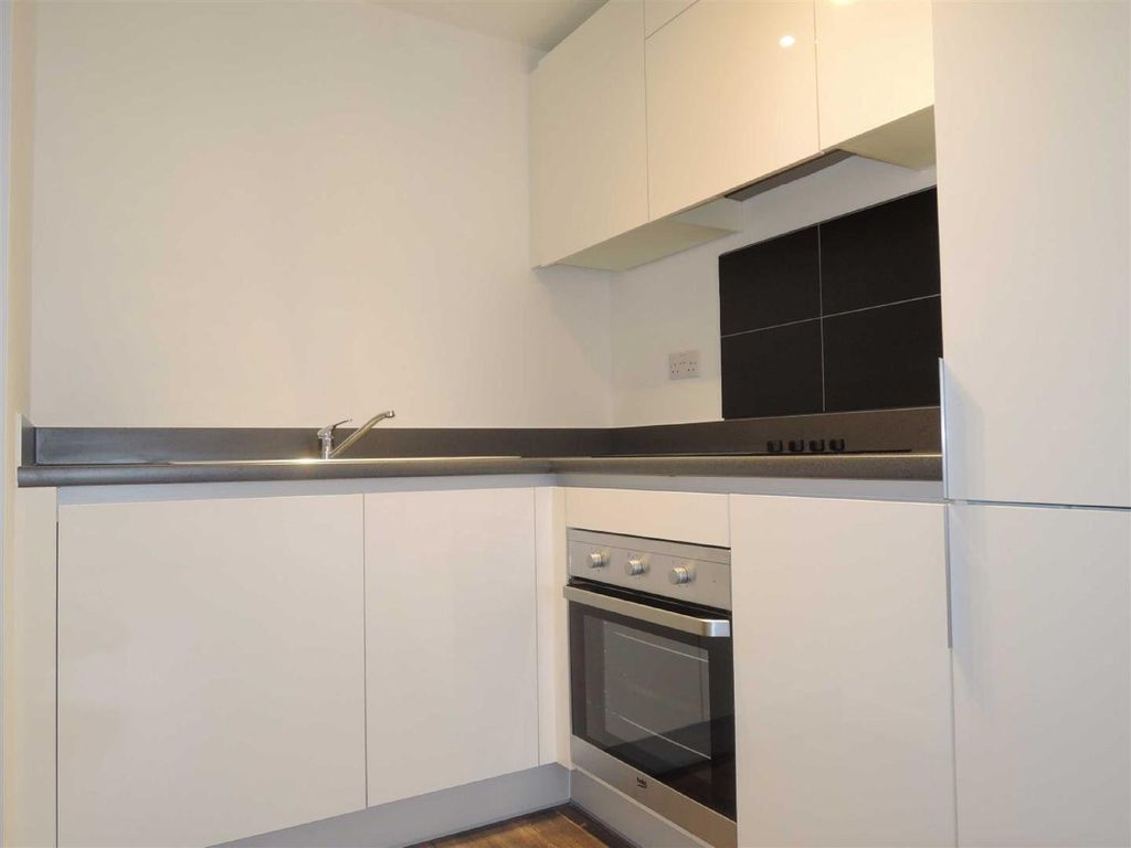1 bed flat for saleWaterfront West, Brierley Hill, West Midlands DY5 photo 2
