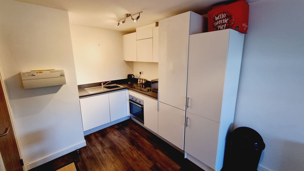 1 bed flat for saleWaterfront West, Brierley Hill DY5 photo 4