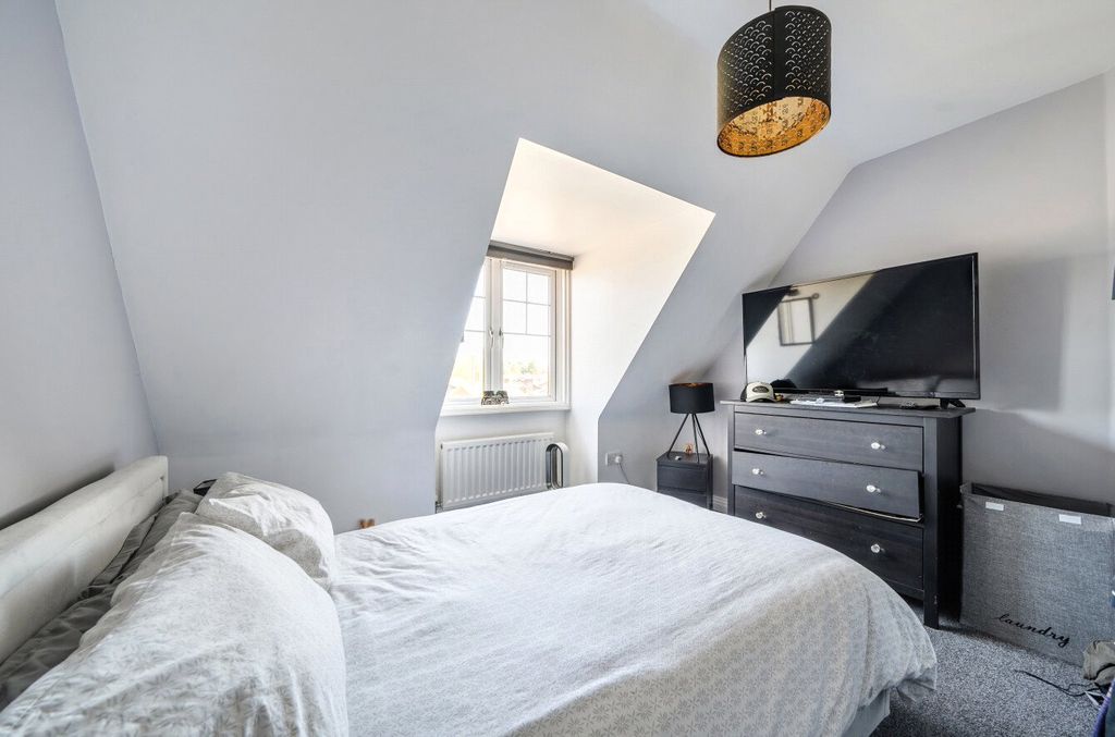 Additional image 5 of 2 bed flat for saleMagnolia Drive, Banstead, Surrey SM7