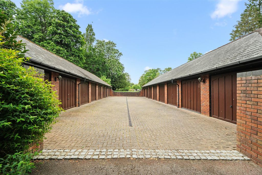Additional image 15 of 2 bed flat for saleWoburn Park, Woburn Hill, Addlestone KT15