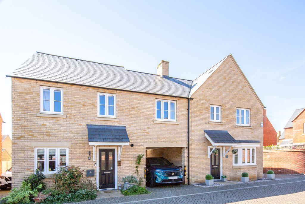 3 bed semi-detached house for saleAintree Way, Bicester OX26