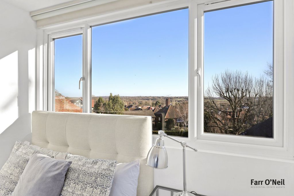 Additional image 28 of 4 bed semi-detached house for saleRussell Road, Buckhurst Hill IG9