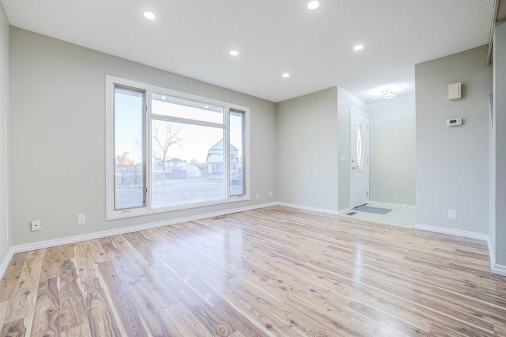 Additional image 3 of 171 Erin Woods Drive SE, Calgary, AB, T2B 2V7
