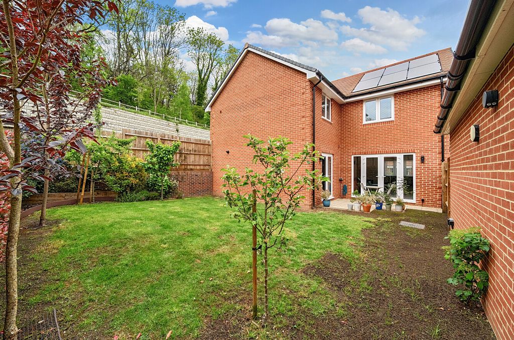 Additional image 18 of 5 bed detached house for saleWalton Close, Alton, Hampshire GU34