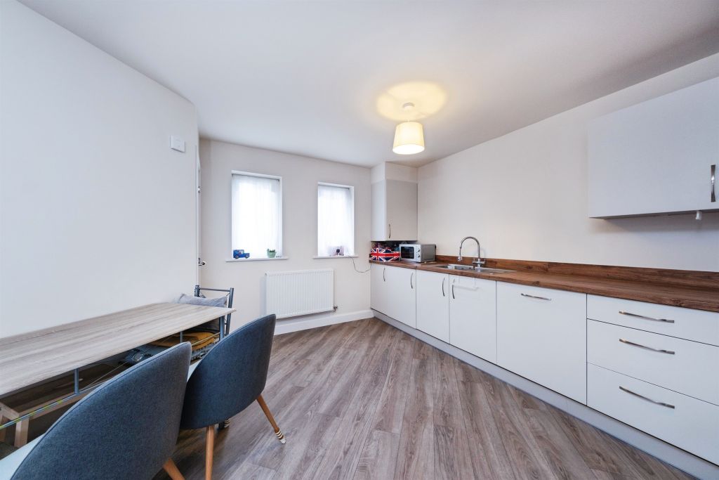2 bed maisonette for saleSwithin Lane, Buckingham MK18 photo 4