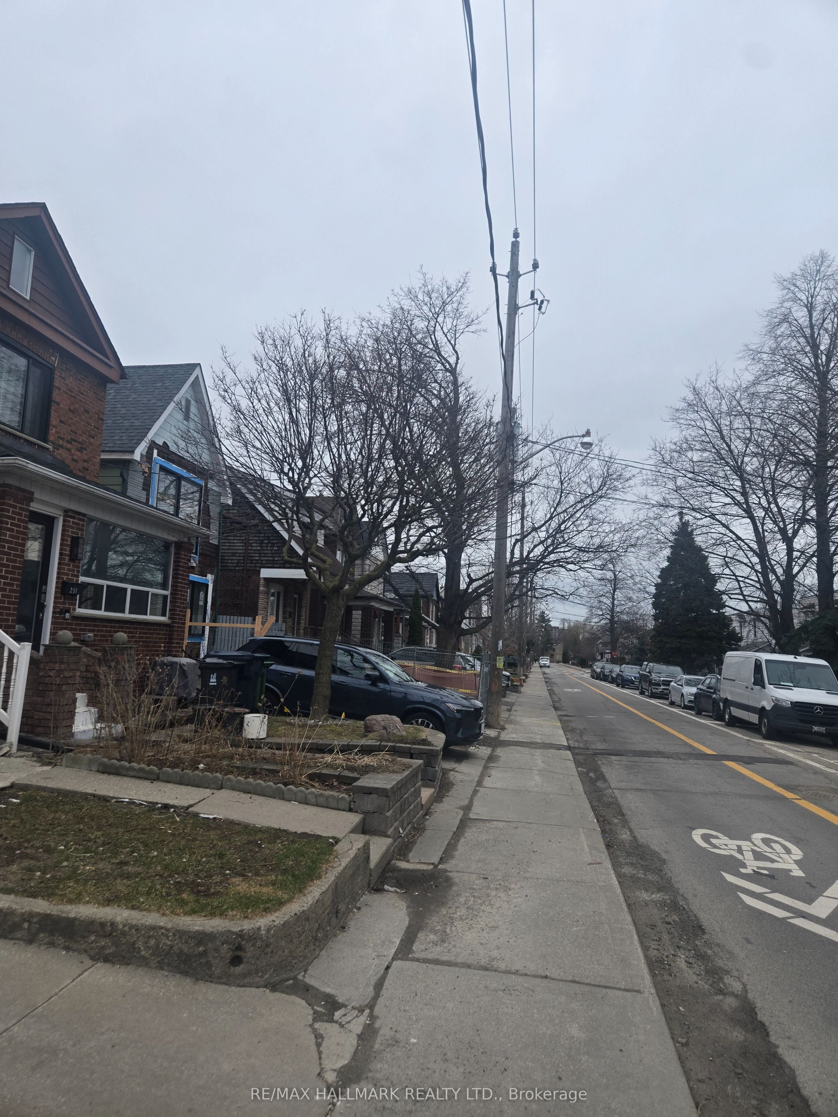Additional image 3 of Main-251 Silverthorn Avenue, Toronto, ON, M6N 3K2