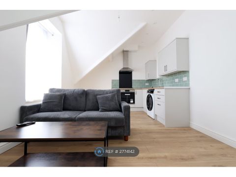 Roseland Terrace, Swansea SA1, Room to rent