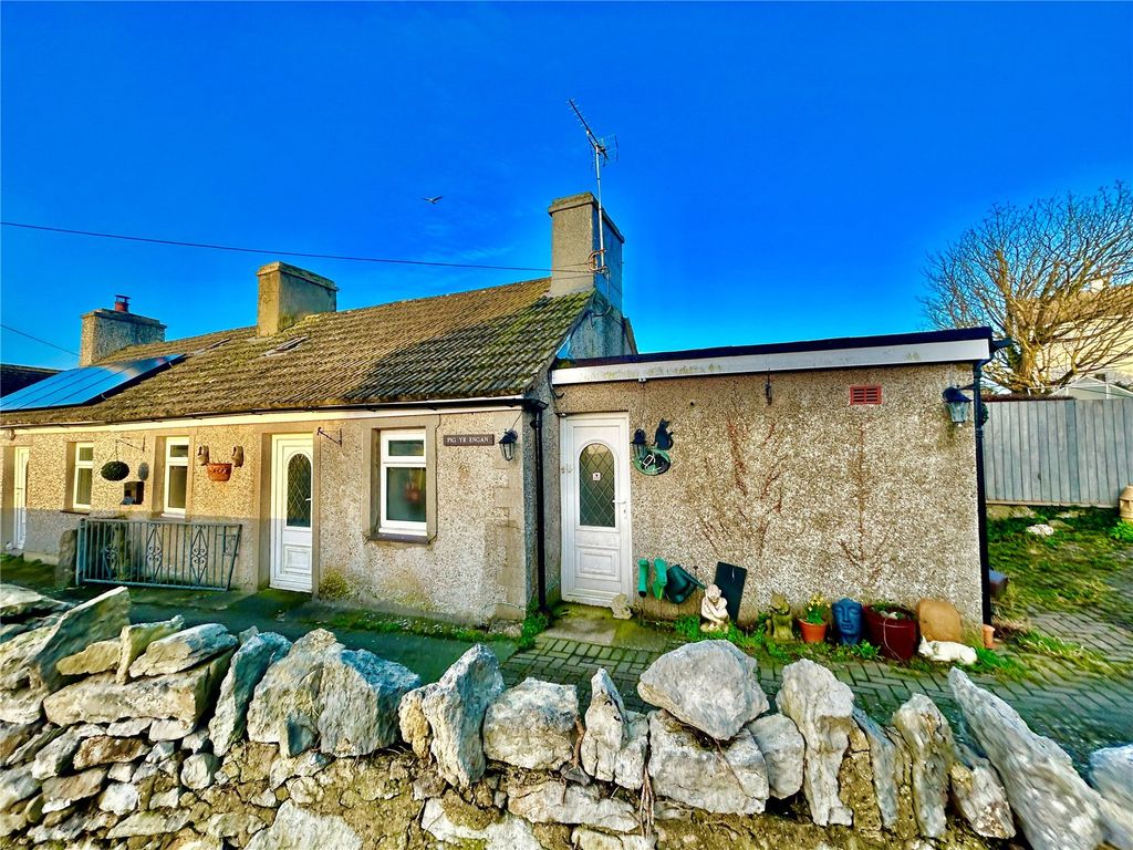 2 bed bungalow for saleAmlwch Road, Benllech, Tyn-Y-Gongl, Isle Of Anglesey LL74