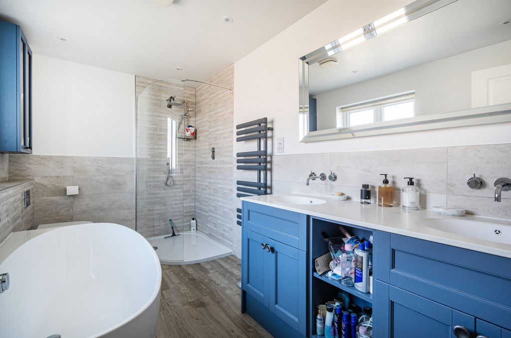 Additional image 16 of 3 bed detached house for saleQuiller Avenue, Arborfield Green, Reading, Berkshire RG2