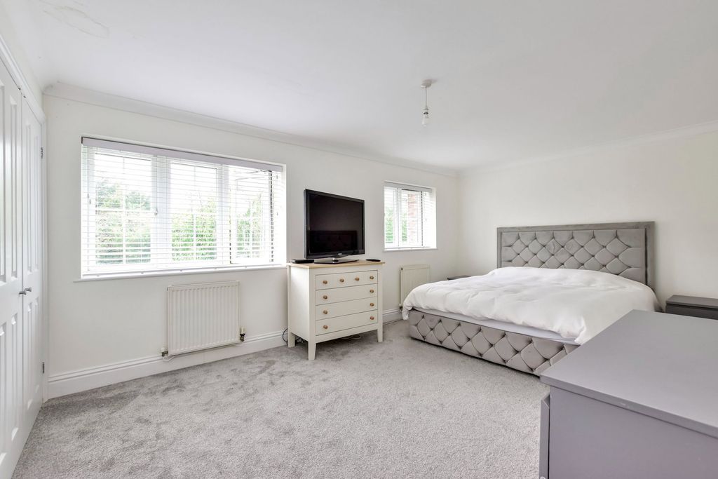 Additional image 13 of 4 bed semi-detached house for salePopes Road, Abbots Langley WD5