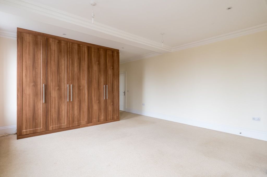 Additional image 16 of 6 bed town house for saleLansdowne Road, Bedford MK40
