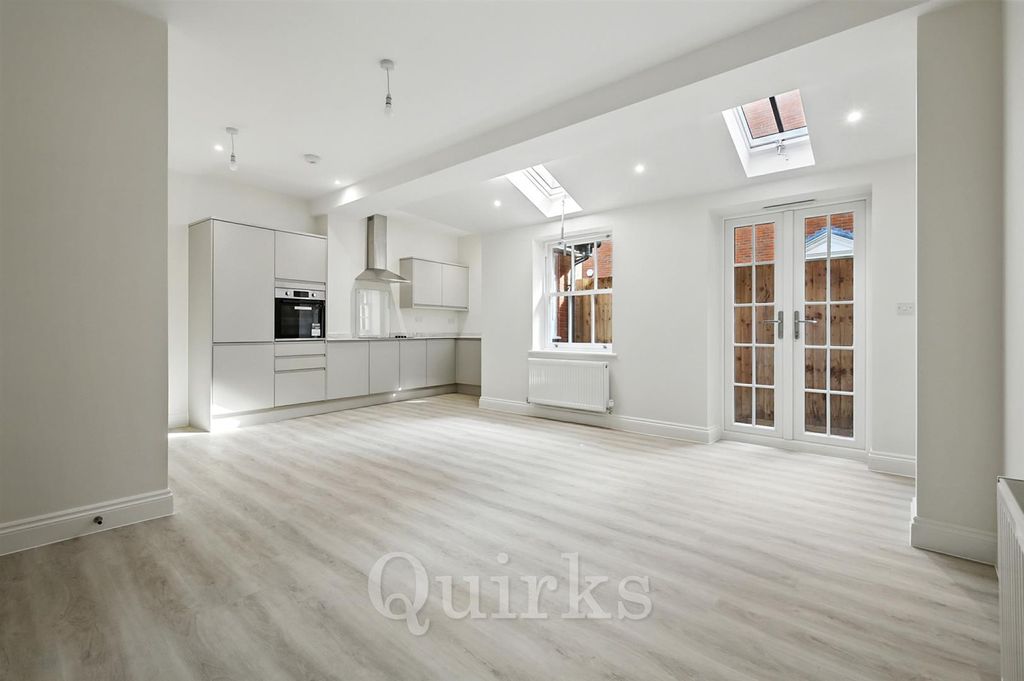 Additional image 6 of 2 bed flat for saleHigh Street, Billericay CM12