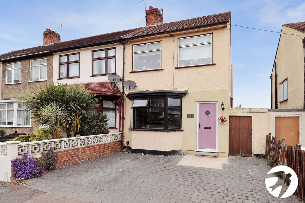 3 bed end terrace house for saleElstree Gardens, Belvedere DA17