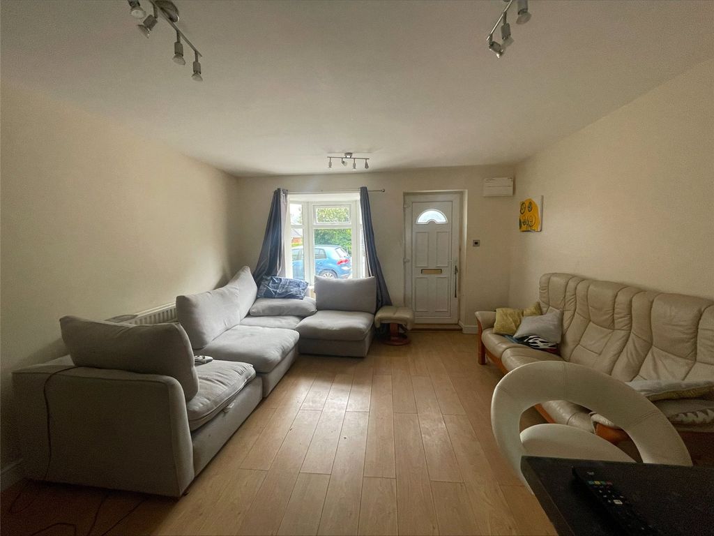 4 bed flat for saleDurham Road, Chilton, Ferryhill, Durham DL17 photo 3