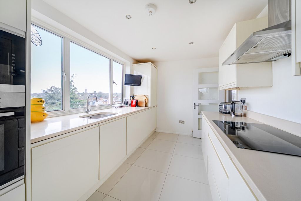 Additional image 8 of 3 bed flat for saleParkside, Court Downs Road, Beckenham, Kent BR3