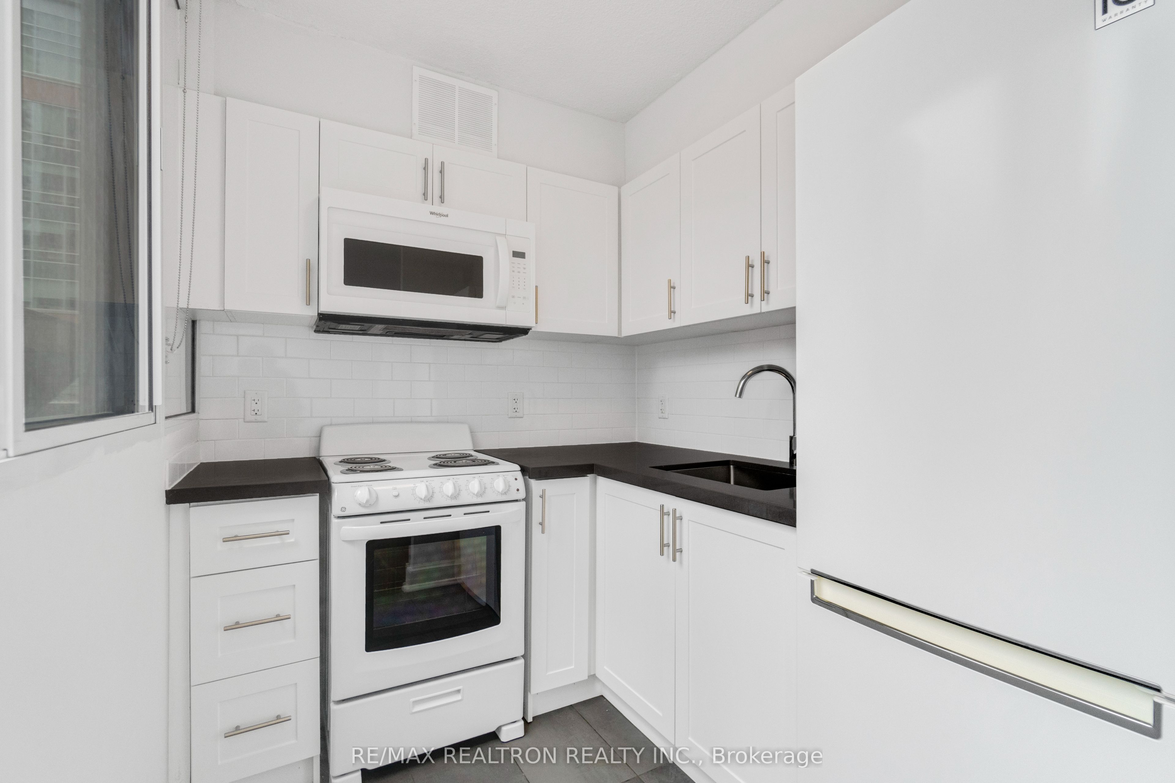 Additional image 6 of 205-33 Isabella Street, Toronto, ON, M4Y 2P7