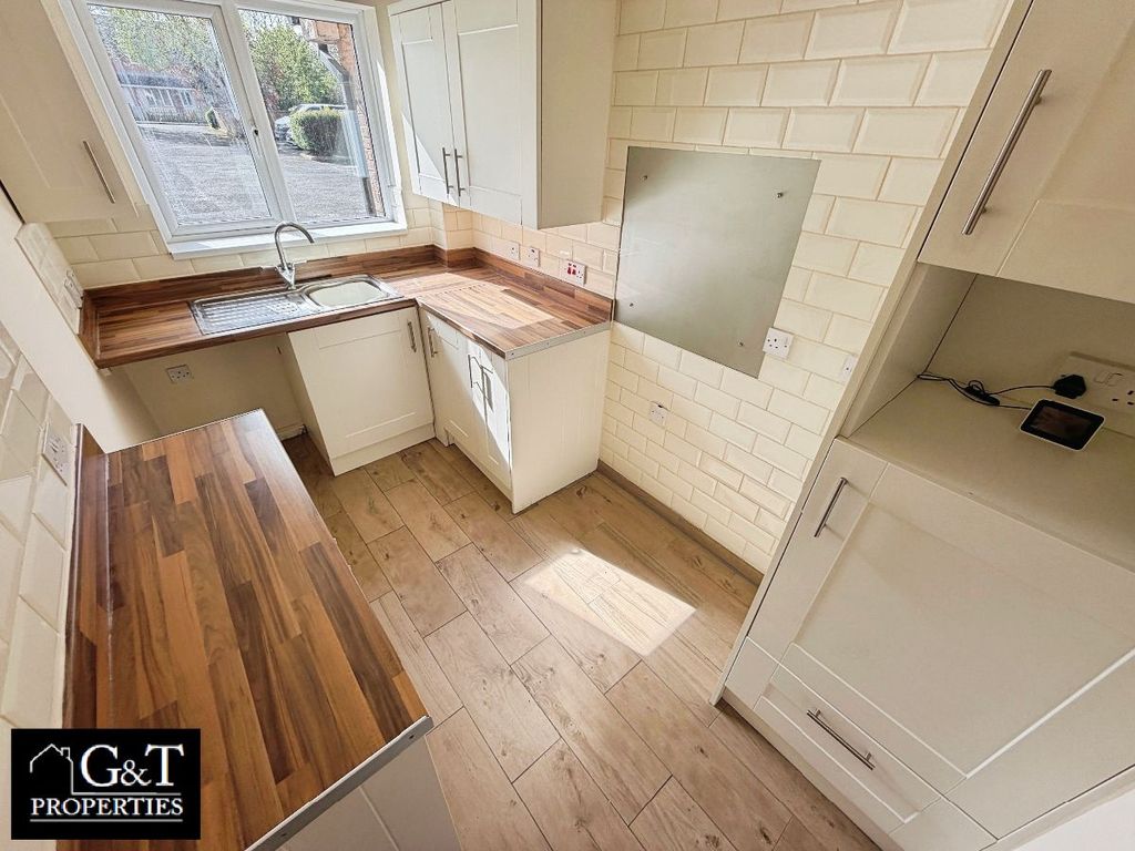 2 bed flat for saleDadford View, Brierley Hill DY5 photo 4
