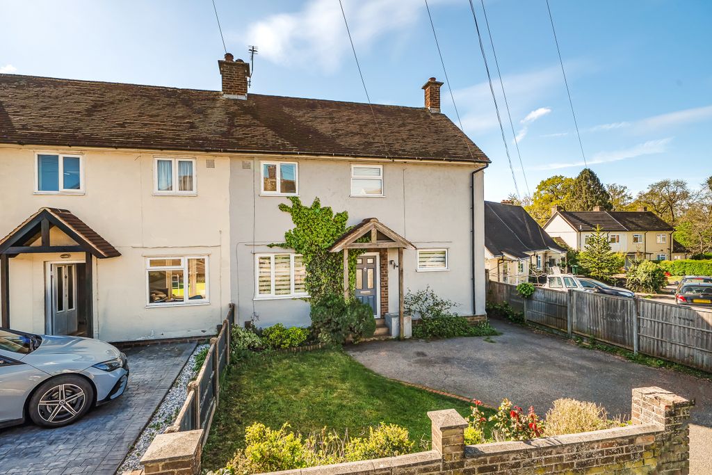 4 bed semi-detached house for saleTrowley Rise, Abbots Langley, Hertfordshire WD5