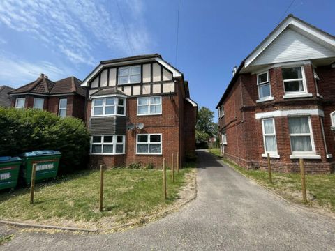 Flat 4 408 Winchester Road, Southampton SO16, Room to rent