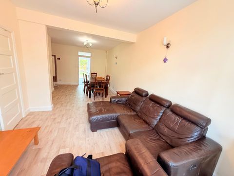 Roxy Avenue, Romford RM6