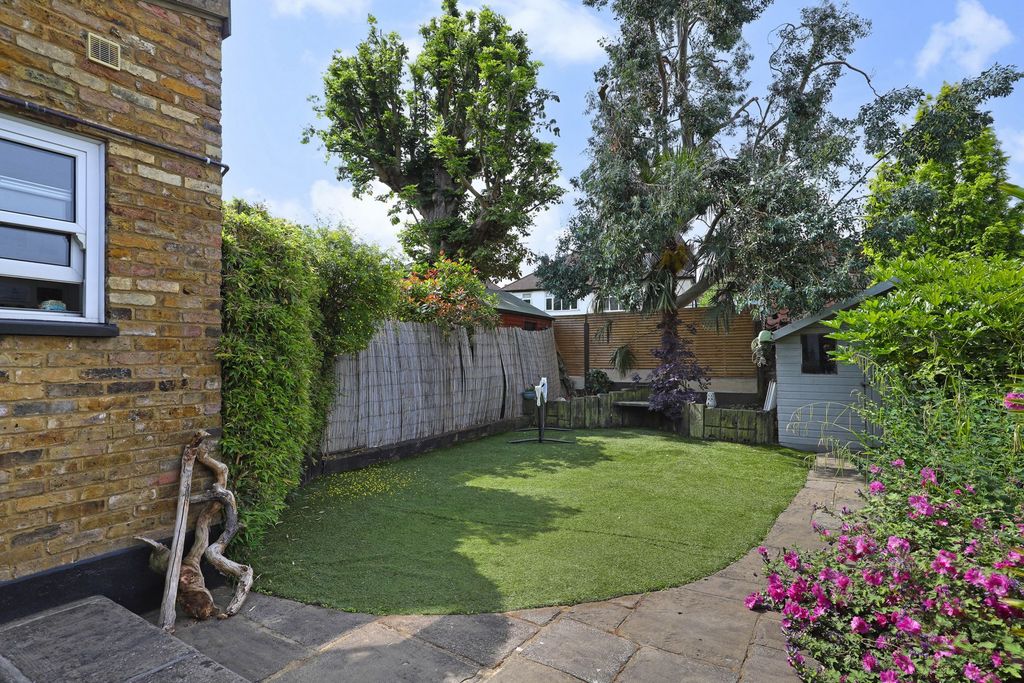 Additional image 33 of 4 bed semi-detached house for saleHills Road, Buckhurst Hill IG9