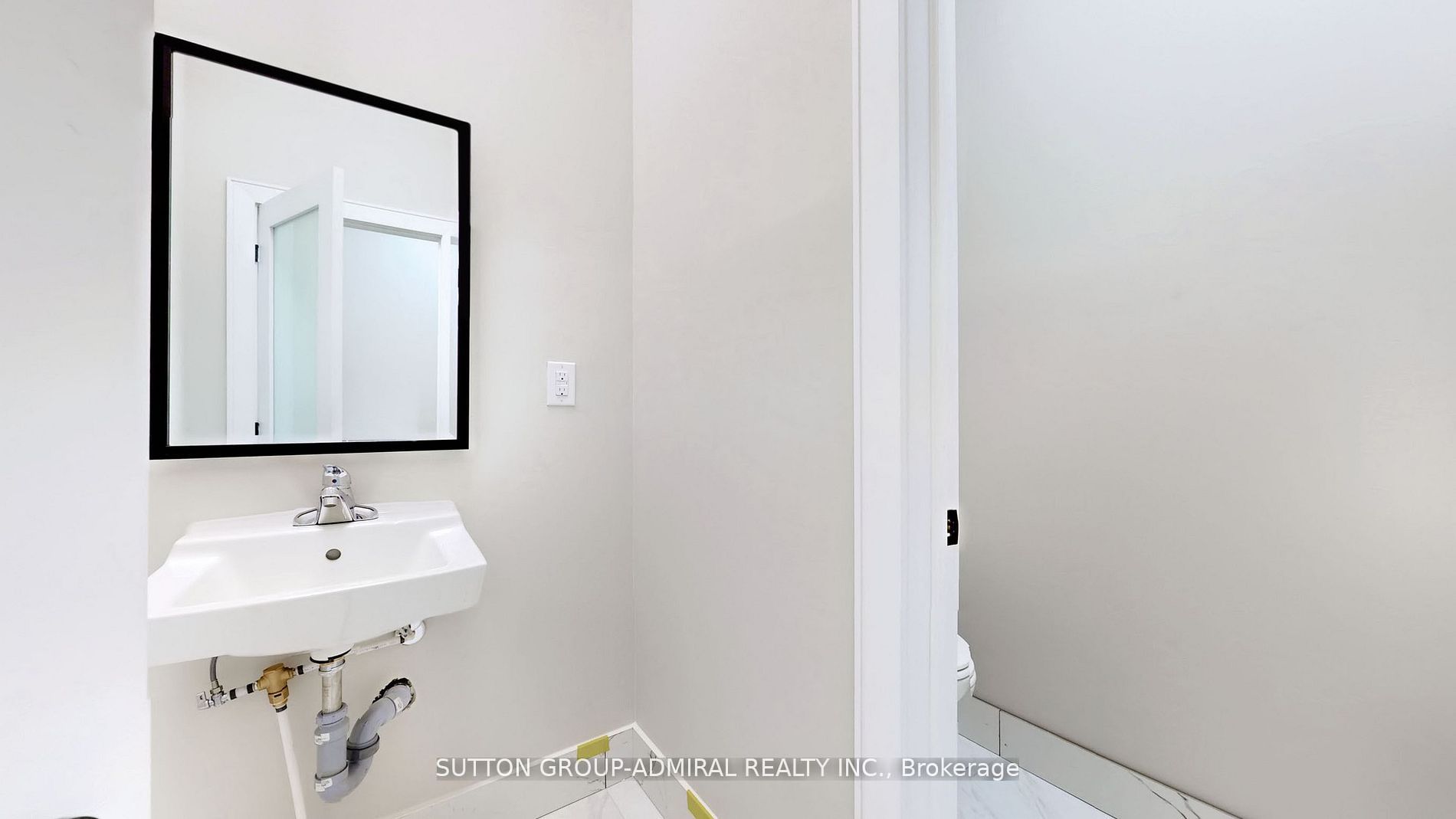 Additional image 3 of 18 and 19-800 Petrolia Road, Toronto, ON, M3J 3K4