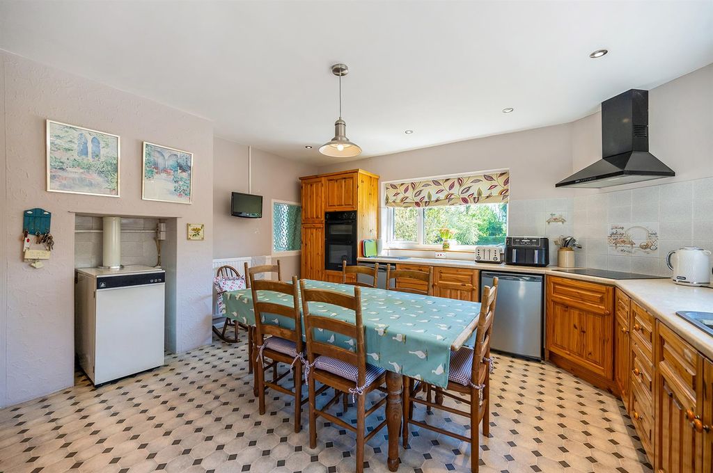 Additional image 8 of 4 bed chalet for saleCattle Lane, Abbotts Ann, Andover SP11