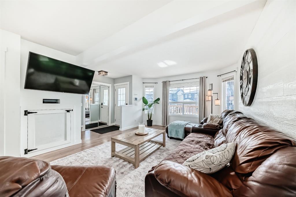 Additional image 3 of 93 Evansford Circle NW, Calgary, AB, T3P0A9